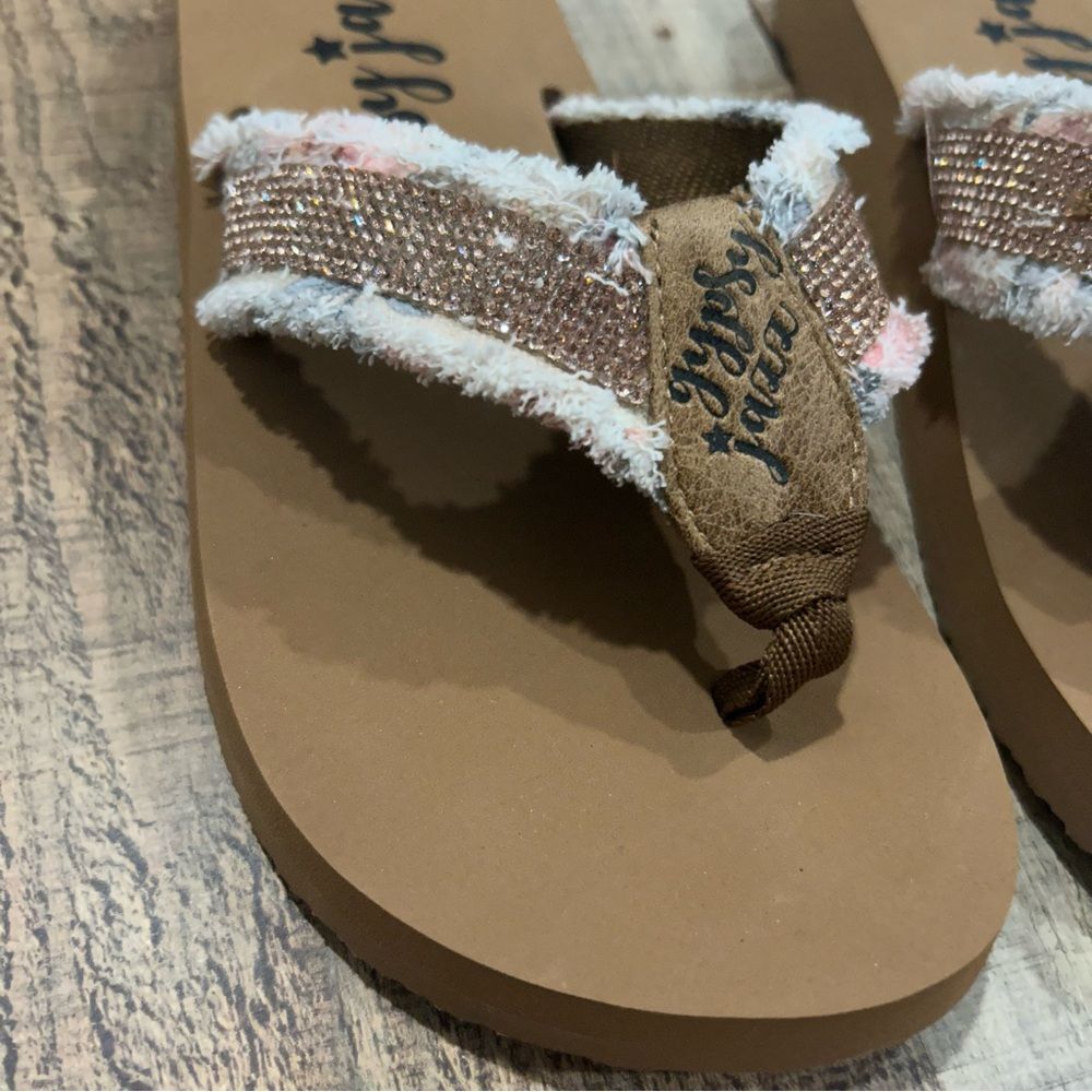Blissful Steps Women’s Brown and White Fringe Flip Flops - Picture 3 of 4